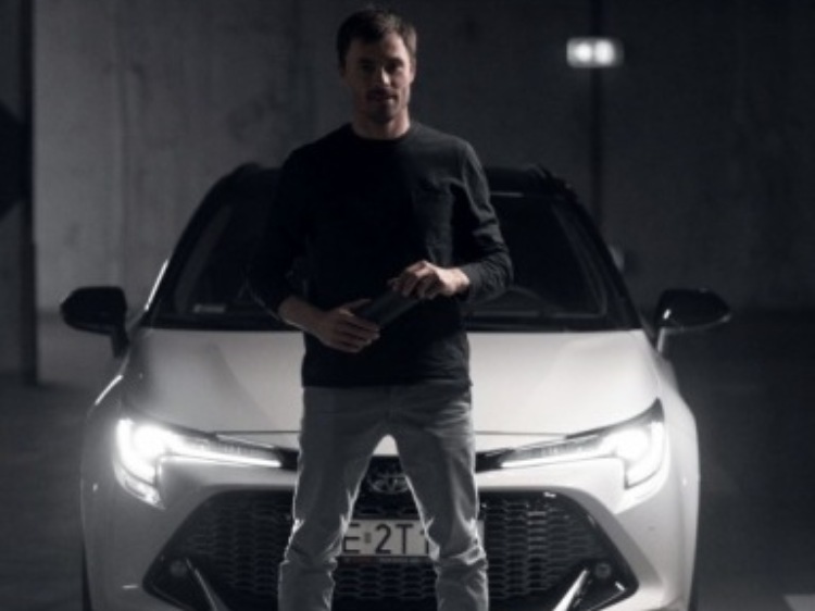 Kuba Przygoński odkrywa podwójne oblicze Toyoty Corolli TS kombi GR Sport